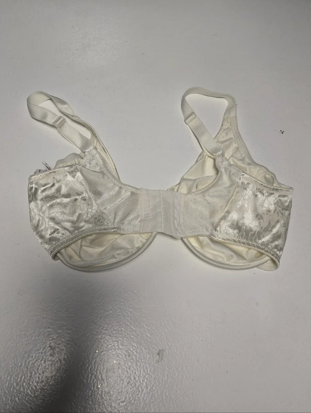 Vanity Fair Underwired Cream Colored Floral Print Bra Size 40DD